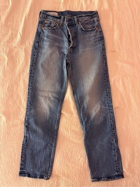 GAP Women’s Faded Blue Straight Jeans